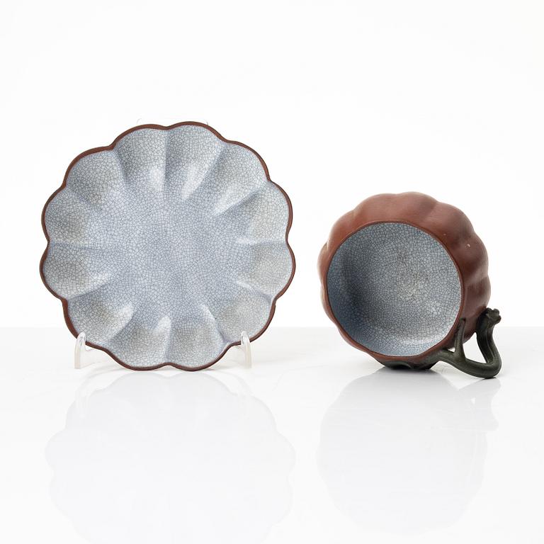 A Chinese yixing 'gourd' teapot, four cups and three saucers, 1980s.