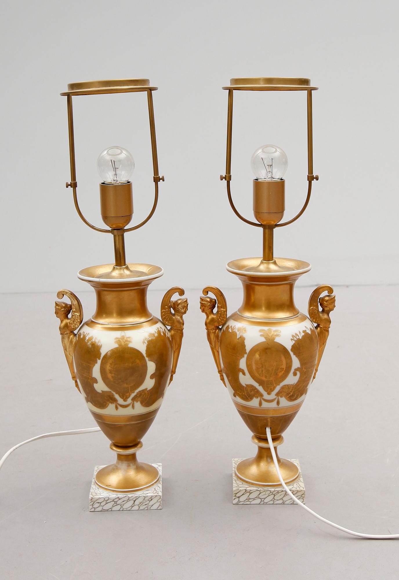 BORDSLAMPOR, 1 par, porslin, empire, 1800-talets första hälft.