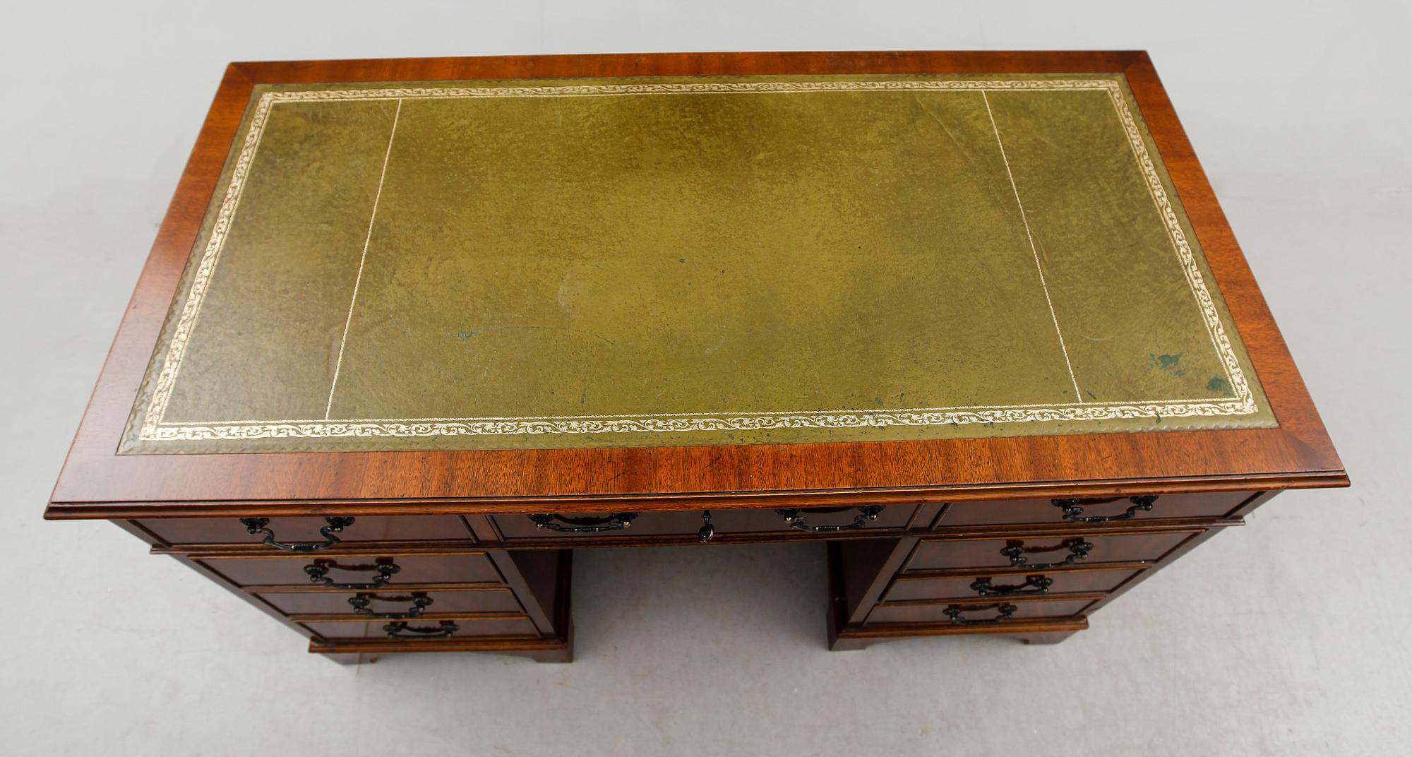 HURTSSKRIVBORD, England, 1900-talets andra hälft.