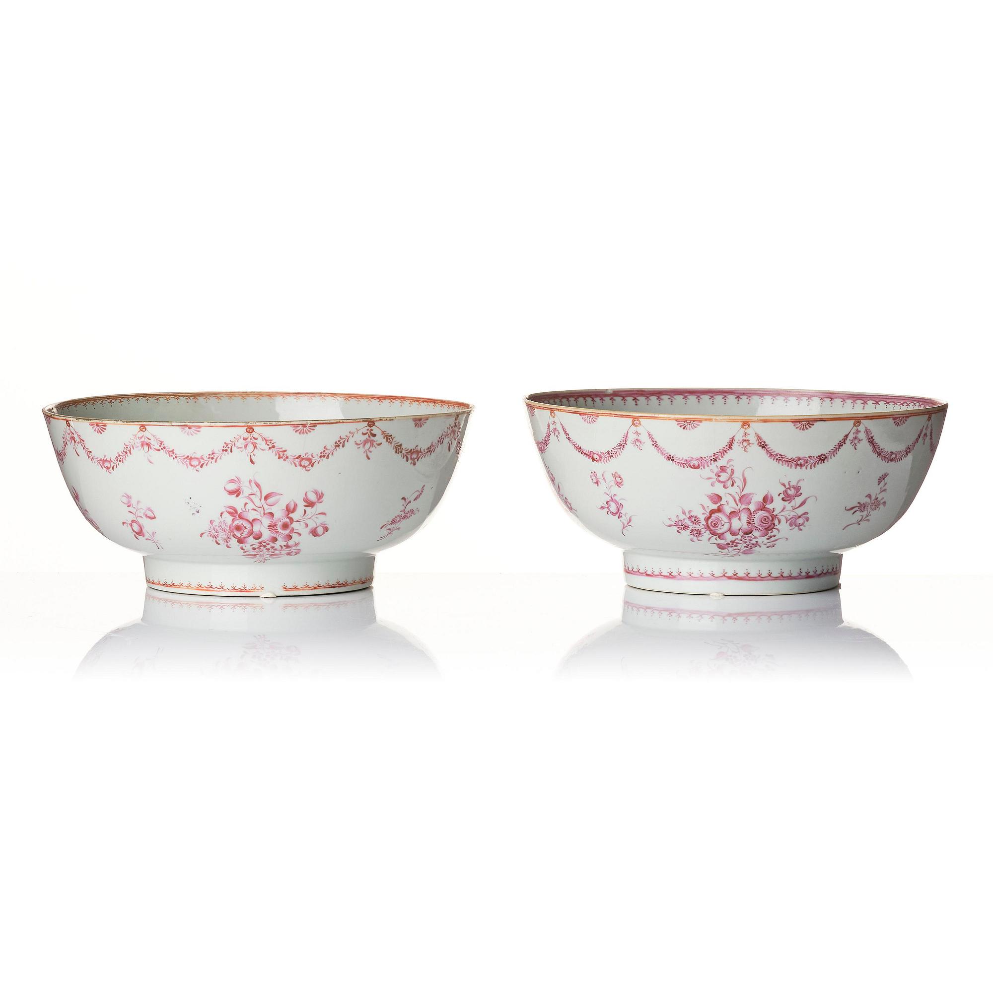 A pair of 'purpur camaieu' decorated punch bowls, Qing dynasty, Qianlong (1736-95).