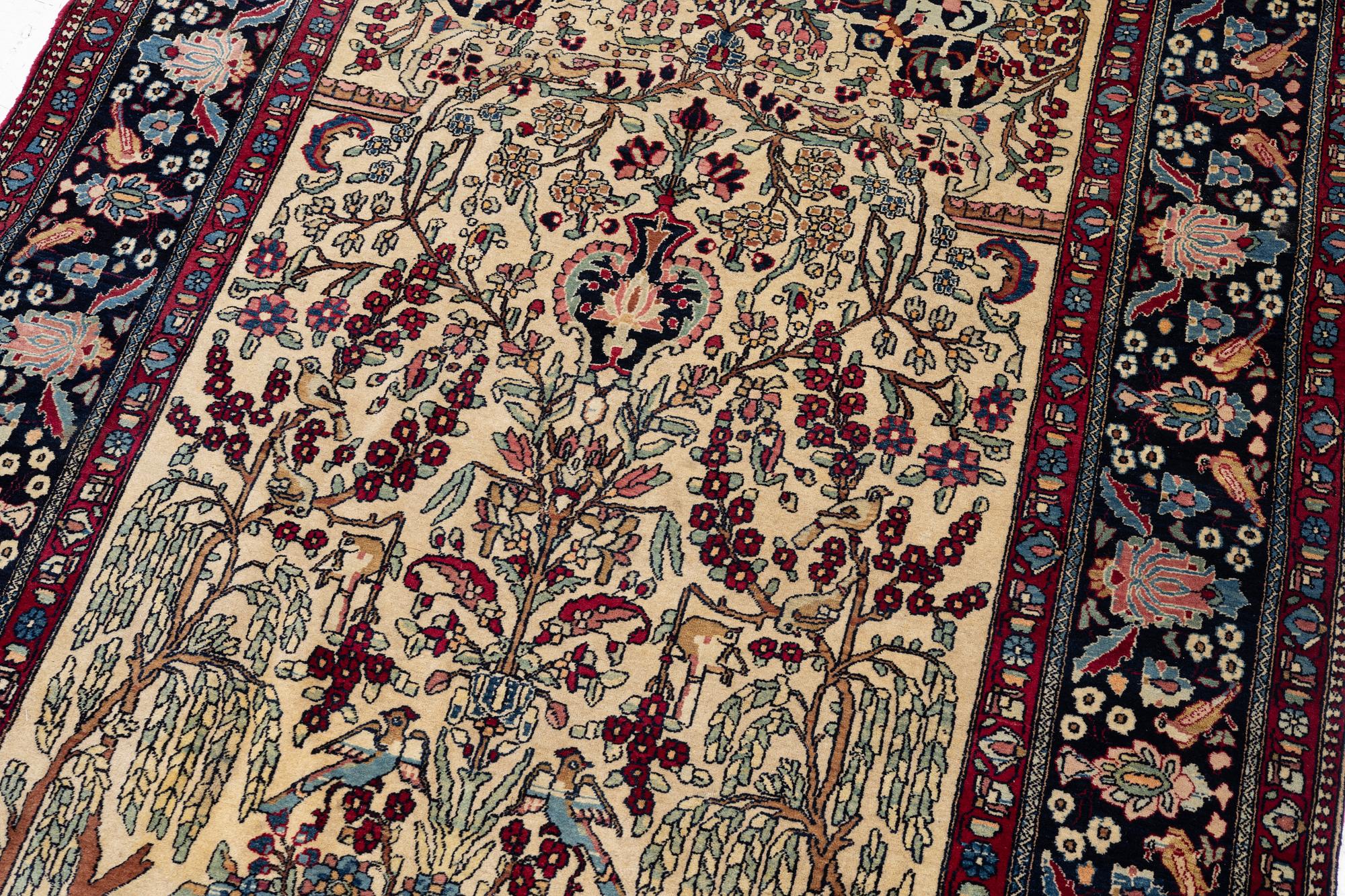 An antique Isfahan rug, ca 235 x 145 cm.