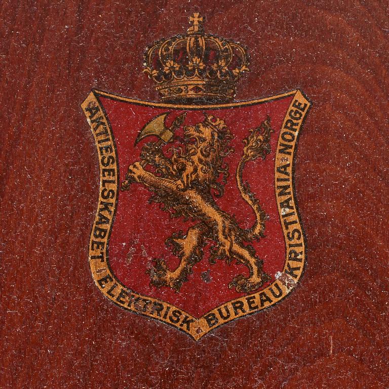VÄGGTELEFON, trä, märkt AS ELEKTRISKA BUREAU KRISTIANIA, NORGE. 1900-talets början.