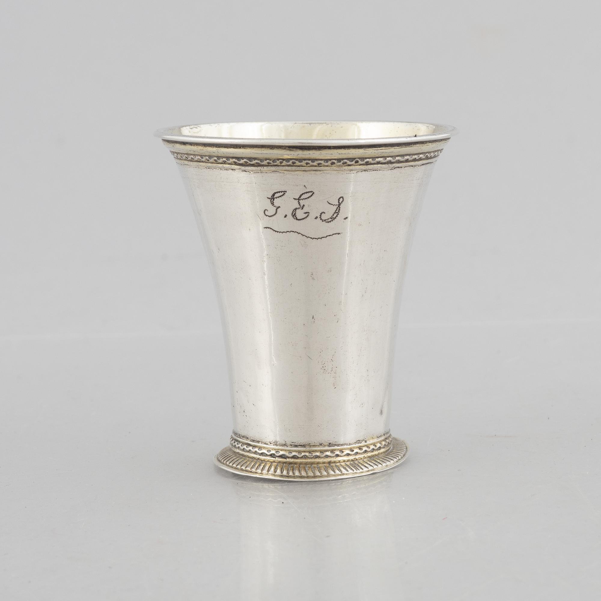 Johan Ahlbom, bägare, delvis förgyllt silver, Västerås 1742. Rokoko.