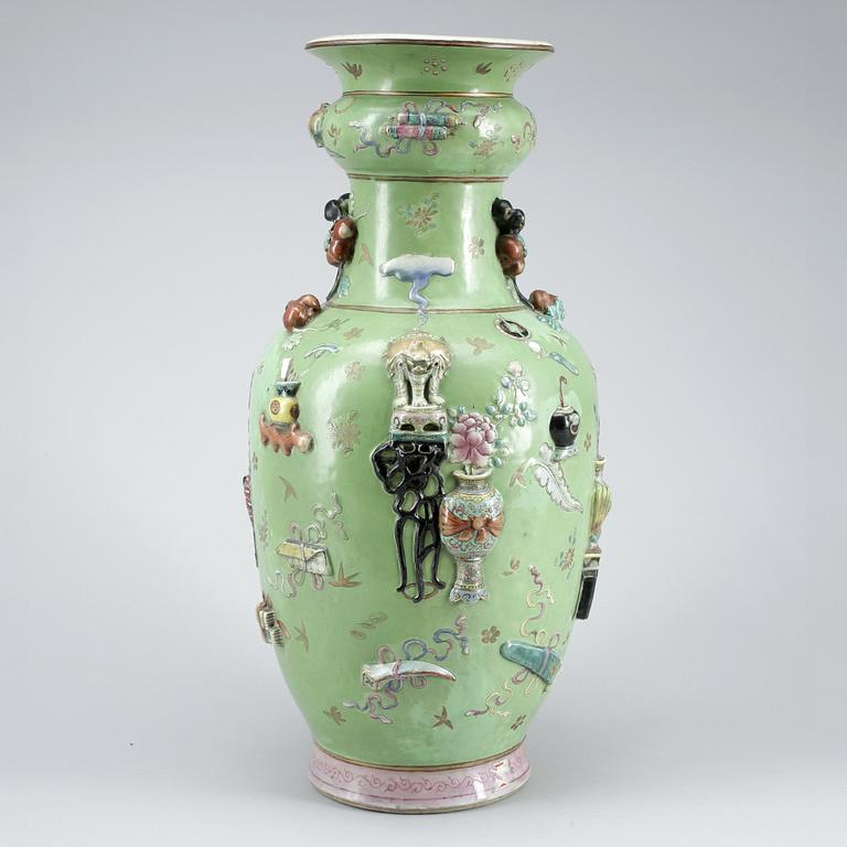 VAS, porslin, Kina, möjligen 1800-tal.