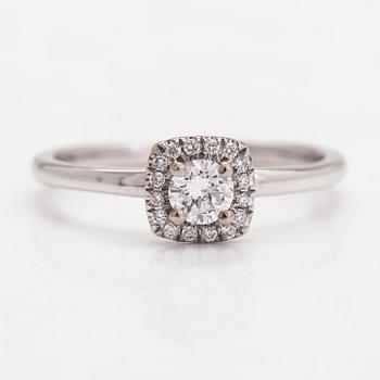 Ring, 14K vitguld med briljantslipade diamanter ca. 0.31 ct totalt.