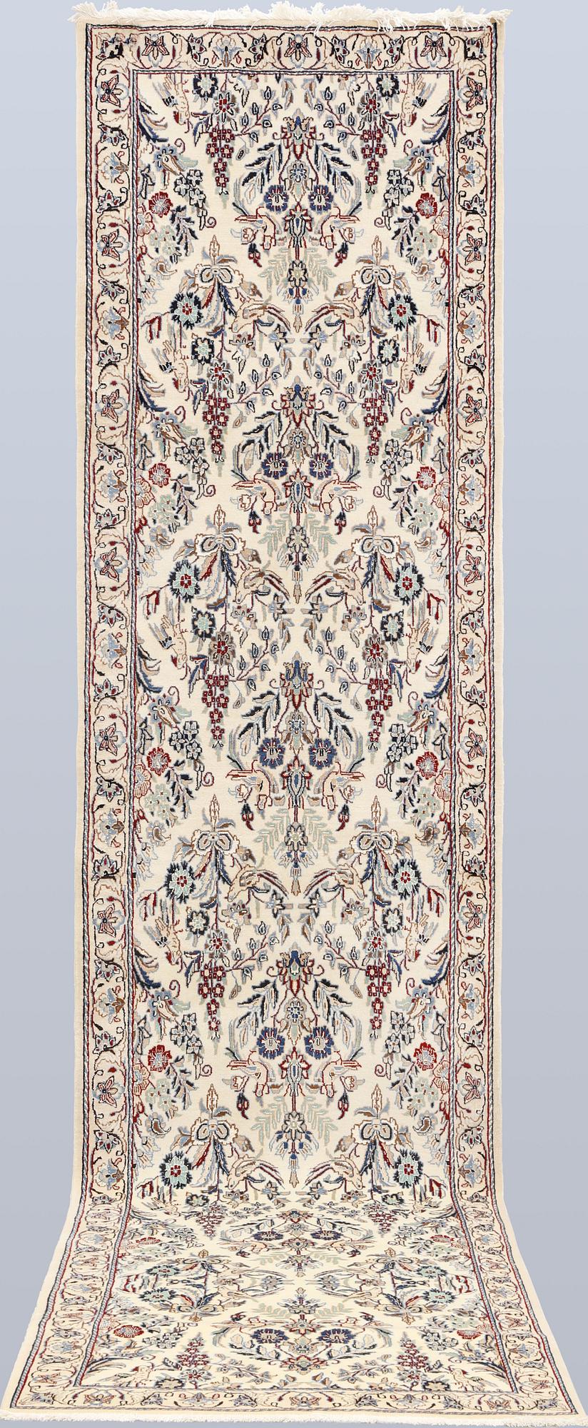 Gallery carpet, Nain, part silk, so-called 9 LAA, approx. 390 x 94 cm.