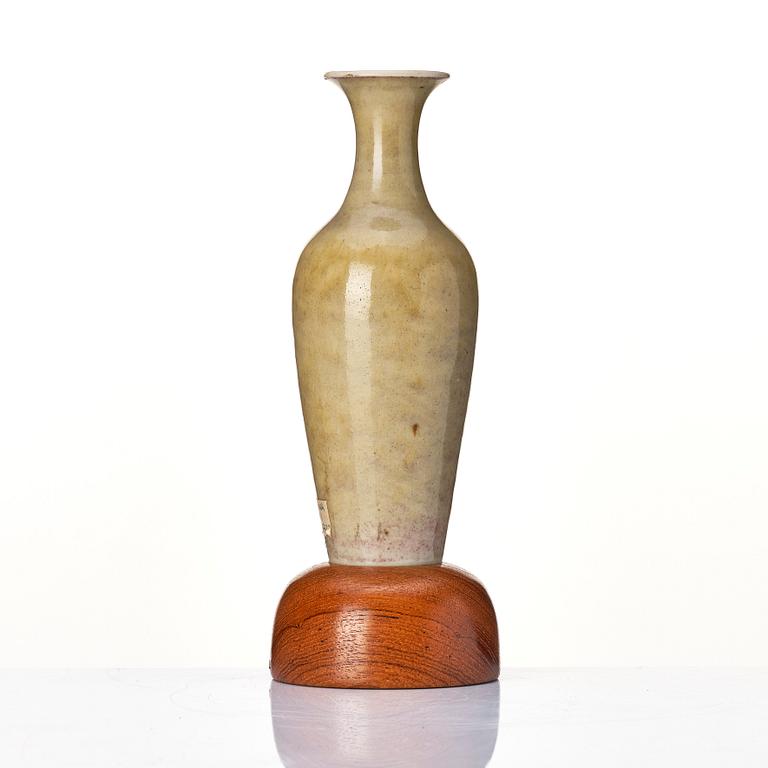 A pale celadon 'peachbloom' glazed vase, Qing dynasty with Kangxi six character mark.