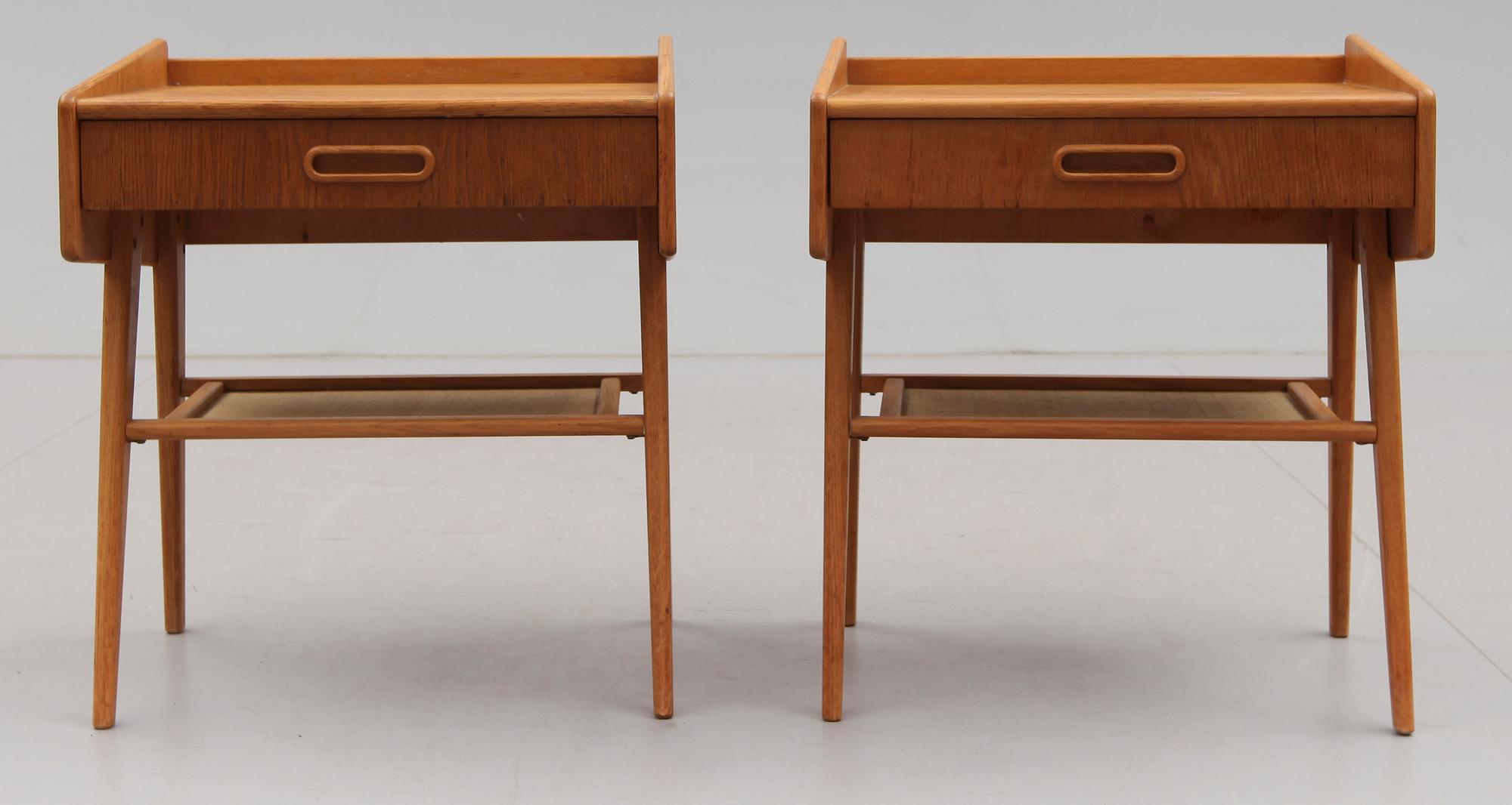 SÄNGBORD, 1 par, 1900-talets mitt.