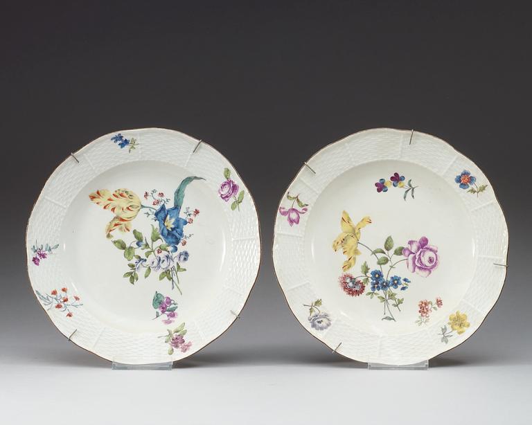 TALLRIKAR, fem stycken, porslin. Meissen, 1700-tal.