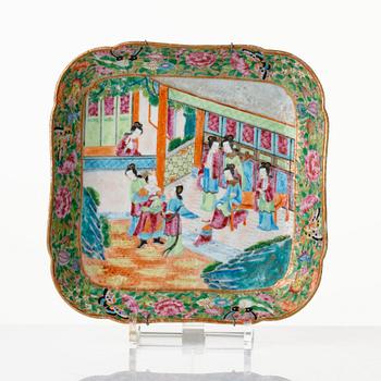 Fat, tre stycken, porslin. Qingdynastin, Kanton, 1800-tal.