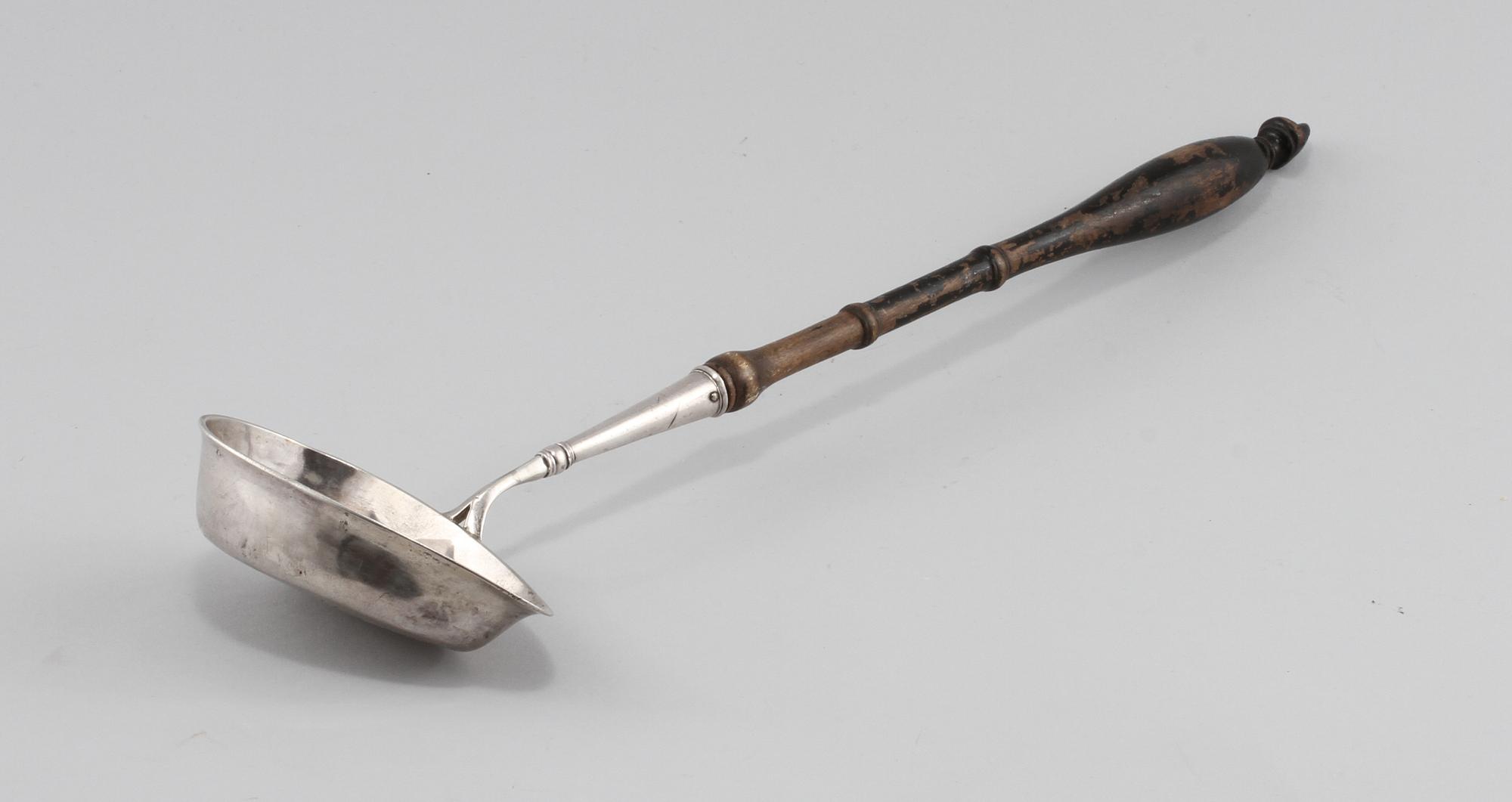SOPPSLEV, silver och trä, Sverige, 1856. Vikt 105 g.