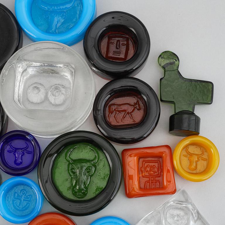 Erik Höglund, 23 glass objects.