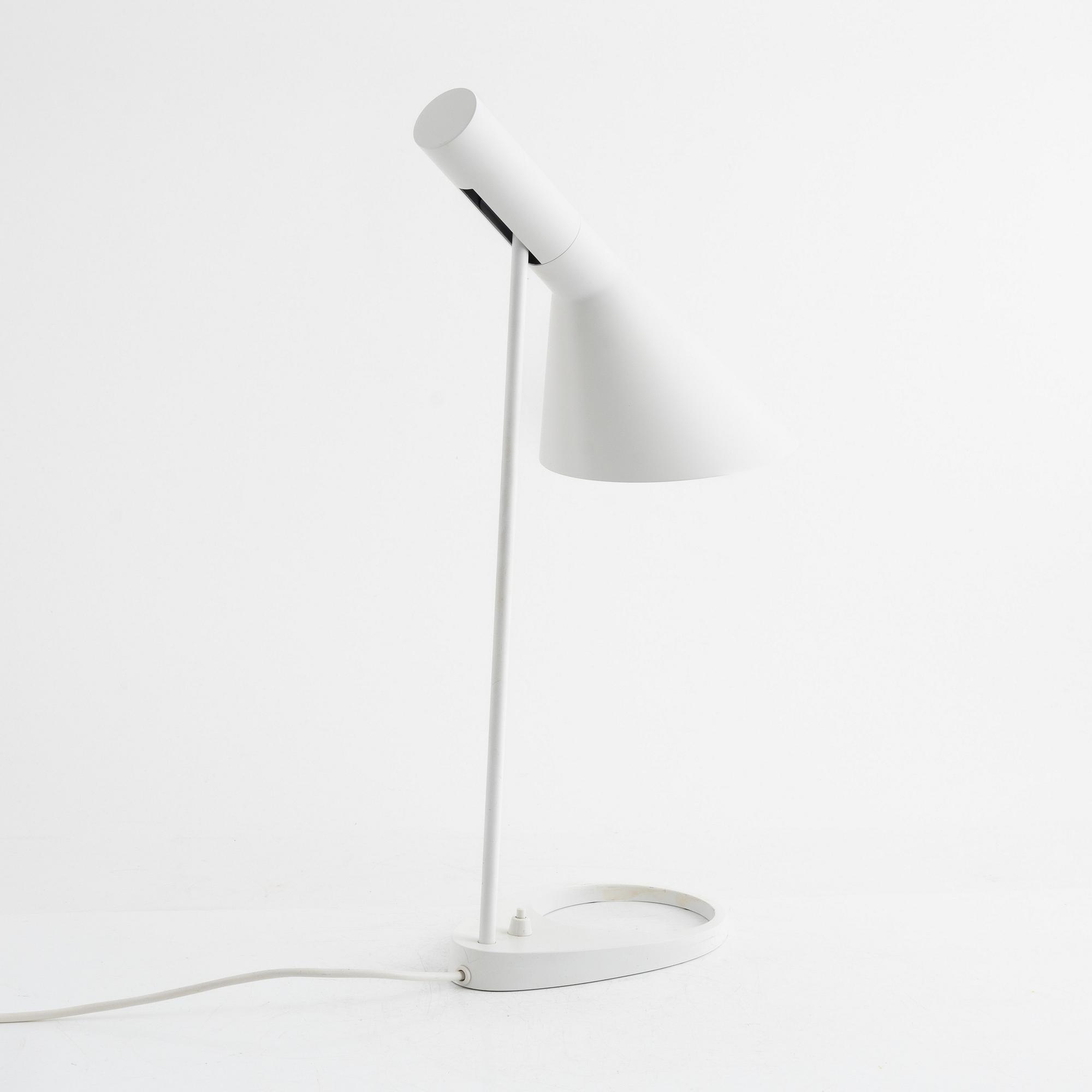 Arne Jacobsen, bordslampa, "AJ", Louis Poulsen, Danmark.