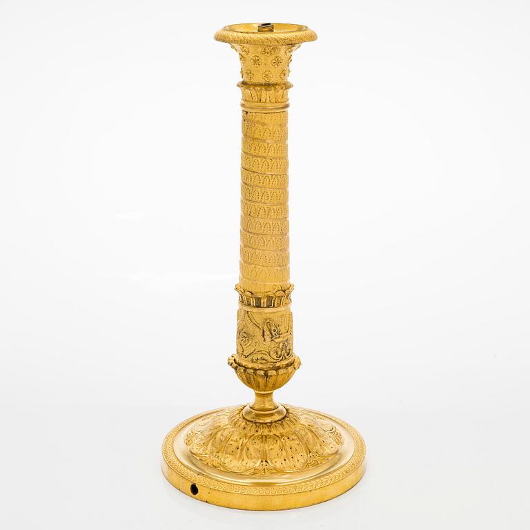 Kynttilänjalka muutettu pöytävalaisimeksi, 1800-luvun puoliväli.