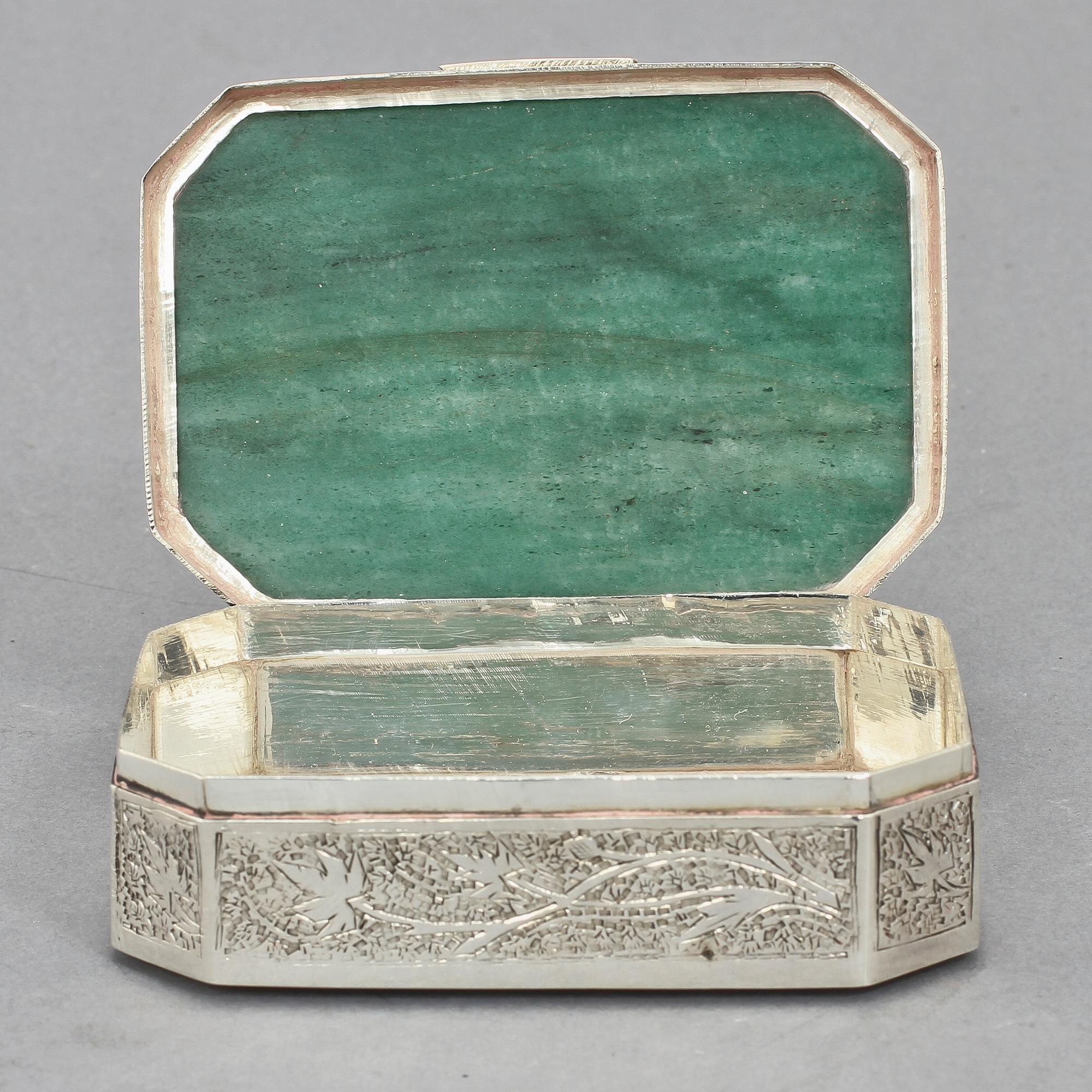 DOSA, låhaltigt silver, 1900-tal. Tot vikt 190 g.