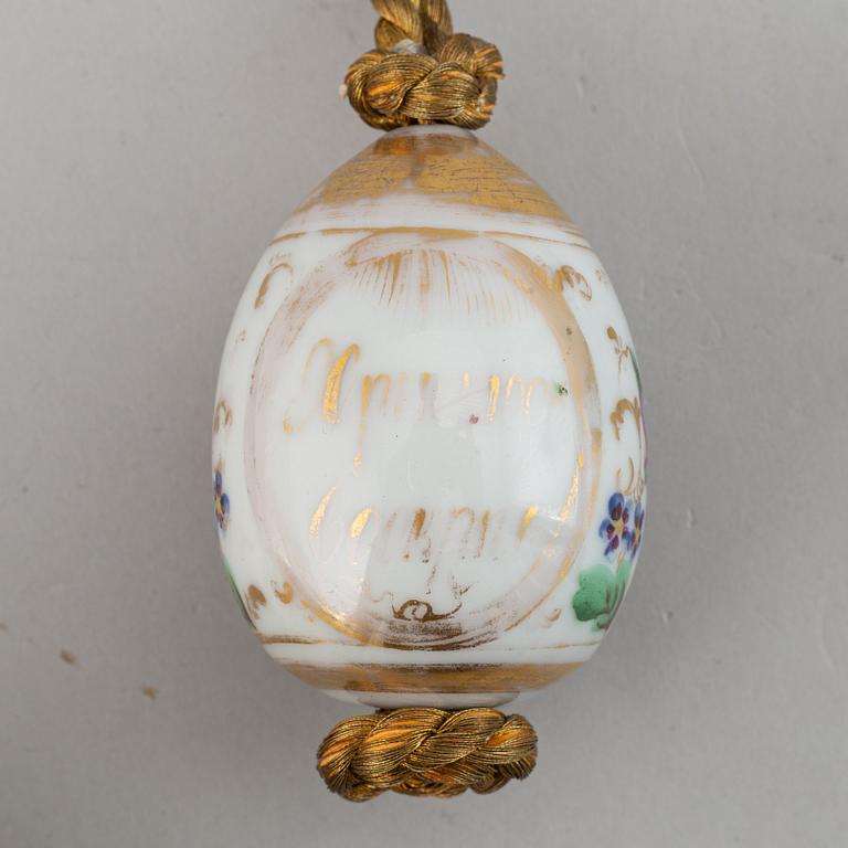 Ägg, 3 st, porslin, Ryssland, 1800-talets andra hälft.