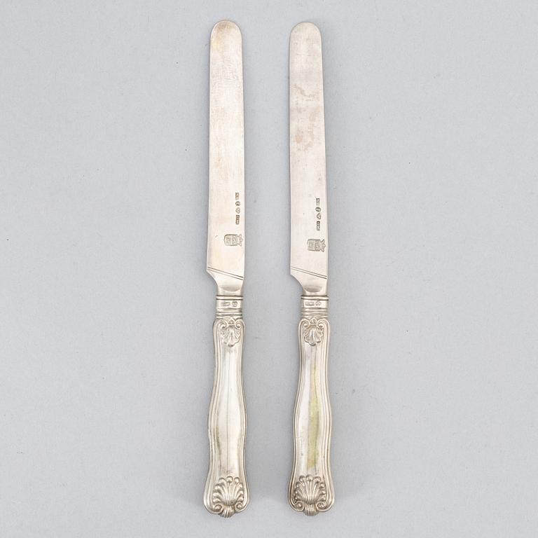 Gustaf Möllenborg, fruktknivar, 12 st, silver, Stockholm 1848, med Sandströmers vapen.