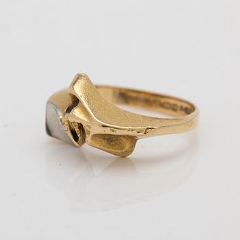 Björn Weckström, Ring, “Episode”, 18K gold and platinum, Lapponia, 1963.