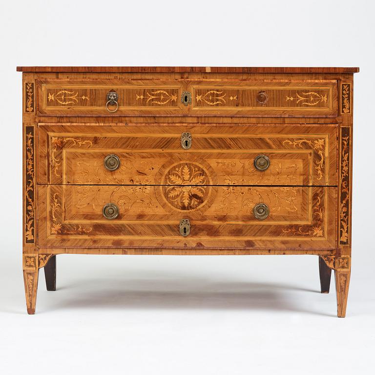 A Italien Louis XVI commode.