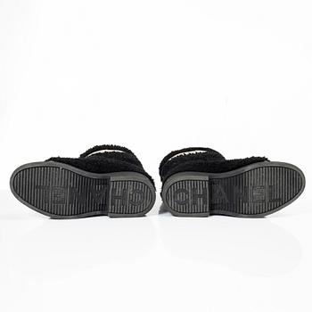 Chanel, "Coco Neige Shearling Boots", storlek 37.