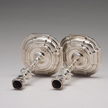 Lorens Stabeus, ljusstakar, ett par, silver, Stockholm 1760. Senbarock.
