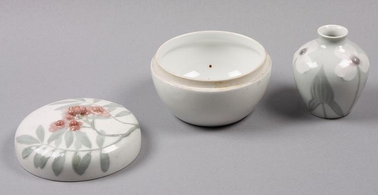 VAS SAMT LOCKASK, porslin, jugend, Karl Lindström Rörstrand. 1900-talets början.