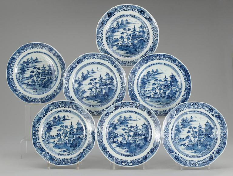 TALLRIKAR, 7 st, porslin. Qing dynastin. Qianlong (1736-95).