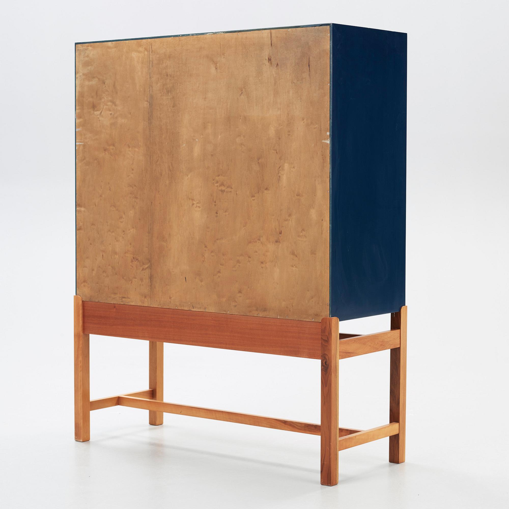 JOSEF FRANK, skåp, "Wellpapp", Firma Svenskt Tenn, modell 2192.