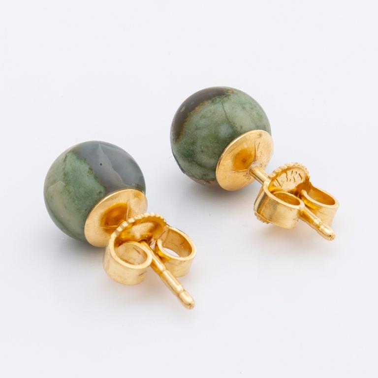 LYNGGAARD 2 rader jaspis ca 10 mm och röda stenar ca 10 mm utan lås samt örhängen 18K guld m jaspis ca 7 mm,originaletui.