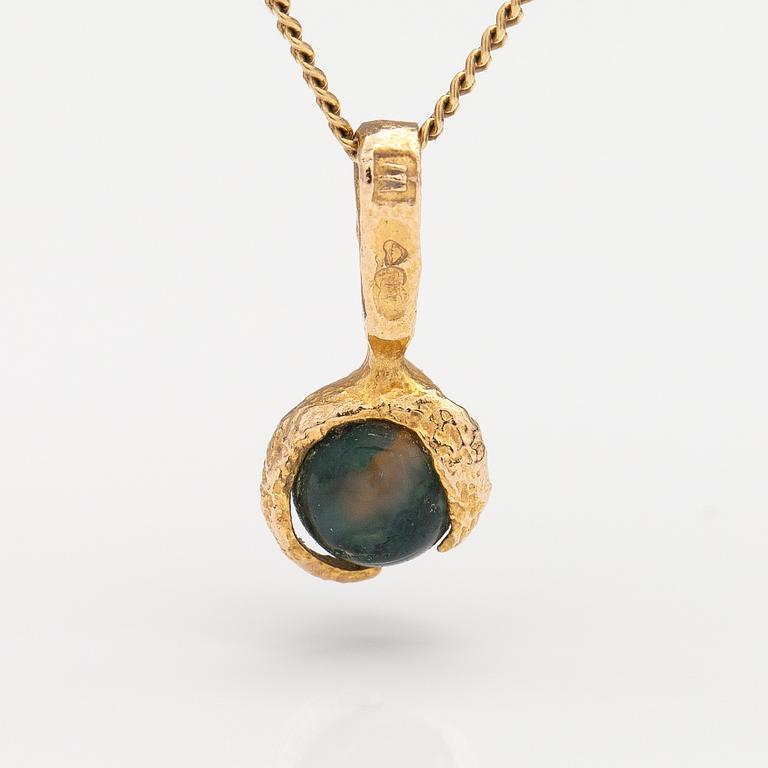 Björn Weckström, A 14K gold necklace "Moss gold" with a moss agate. Lapponia 1983.