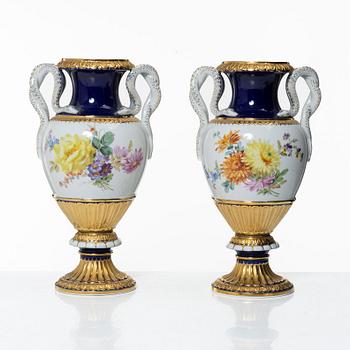 Meissen, a pair of porcelain urns, Germany, circa 1900.
