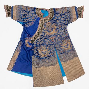 A chinese emboidered silk robe, early 20th Century.