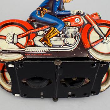 A tinplate synchronous motorcycle by Philipp Niedermeier, Germany, 1950s.