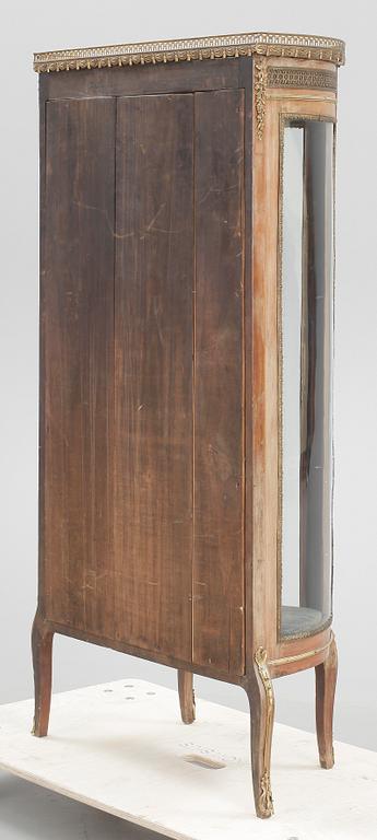 VITRINSKÅP, Louis XVI-stil, 1900-talets första hälft.