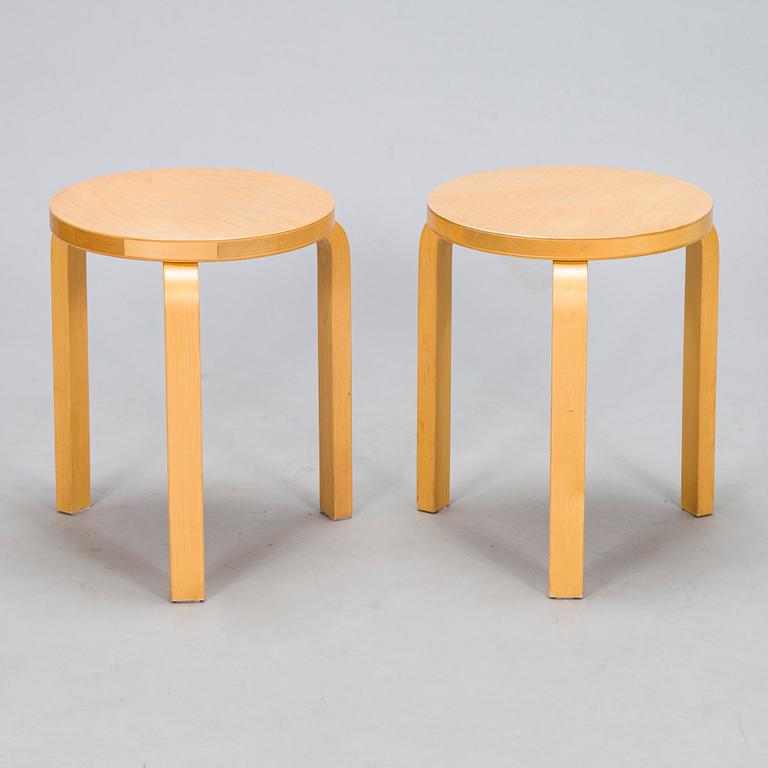Alvar Aalto, pallar, ett par, modell 60, Artek, 1900-talets slut.