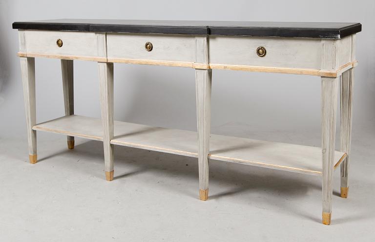 SIDEBOARD, gustaviansk stil, 1900-tal.