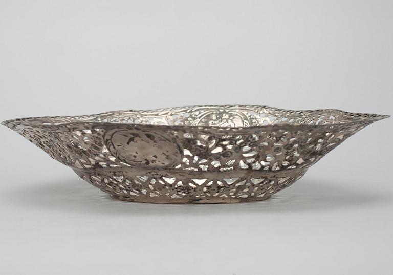 FRUKTSKÅL, 813 silver, A. Sirtamo Helsingfors 1970. Vikt 404 g.