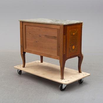 BYRÅ, gustaviansk stil, 1900-talets första kvartal.