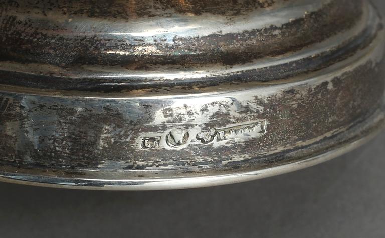 SÅSSKÅL, silver. Frans Holm, Vadstena, otydlig årsstämpel 1857? Vikt 219 gram.