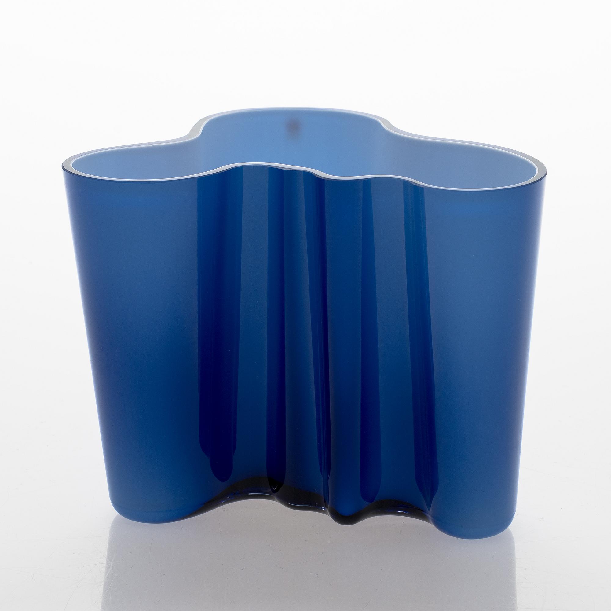 Alvar Aalto, Juhlamaljakko- ja malja, Suomi 100, Iittala numeroitu 386/4000 ja Iittala Suomi Finland 100.