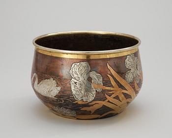 A Carl Hjalmar Norrström etched copper bowl, Eskilstuna, 1904.