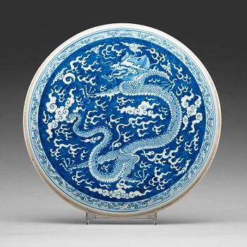 730. A blue and white circular placque, Qing dynasty, 19th Century.