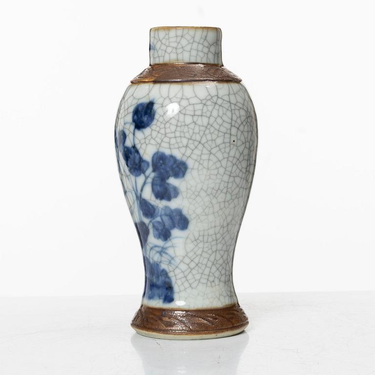 A Chinese porcelain vase and a bowl, around 1900.