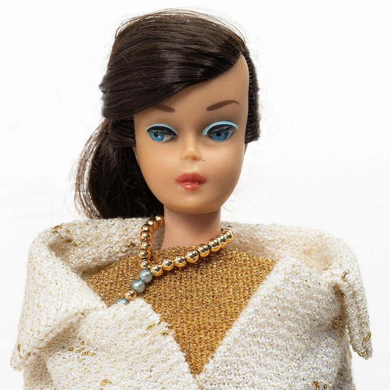 Barbiedockor, 3 st, samt kläder och accessoarer, Mattel, 1960-tal.