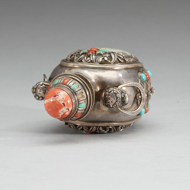 TEDOSA med LOCK, silver med inläggningar av turkoser, nefrit och korall. Sen Qing dynasti.