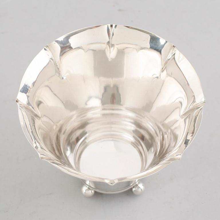 SKÅL, silver, Wiwen Nilsson, Lund 1932. Vikt ca 104 gram.