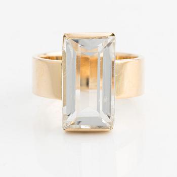 Ring in 18K gold with faceted rock crystal, Stigbert.