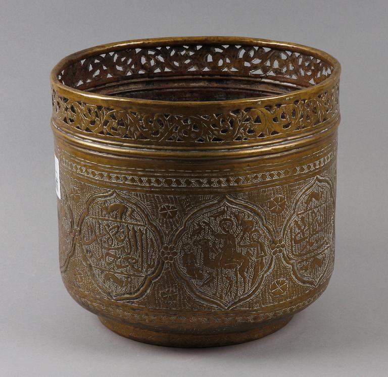 YTTERFODER, mässing. Orientalisk.