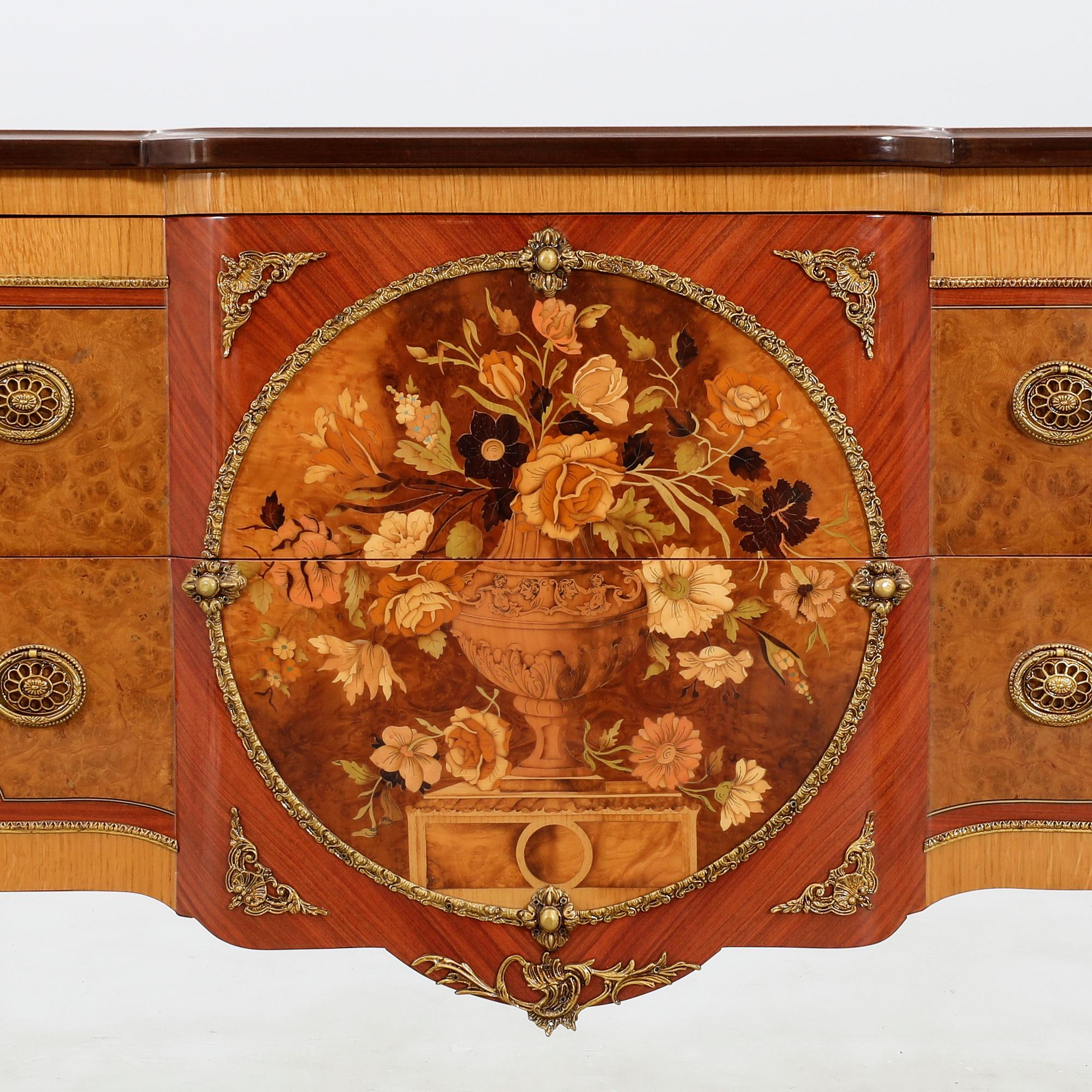 Byrå Louis XVI-stil Italien 1900-tales andra hälft.