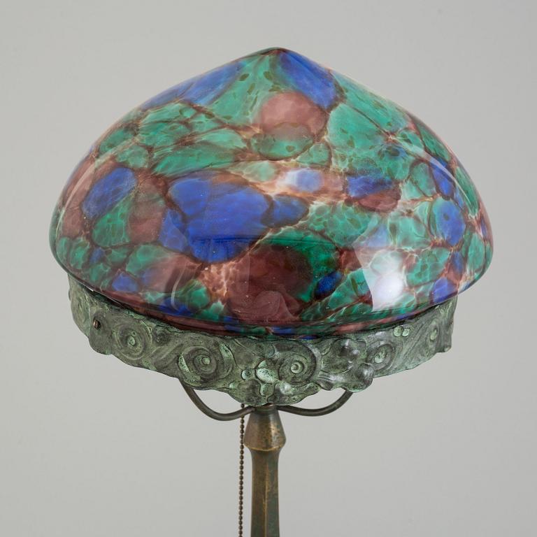 ALICE NORDIN, attributed to. An Art Nouveau bronze table light frpm Böhlmarks, early 20th Century.